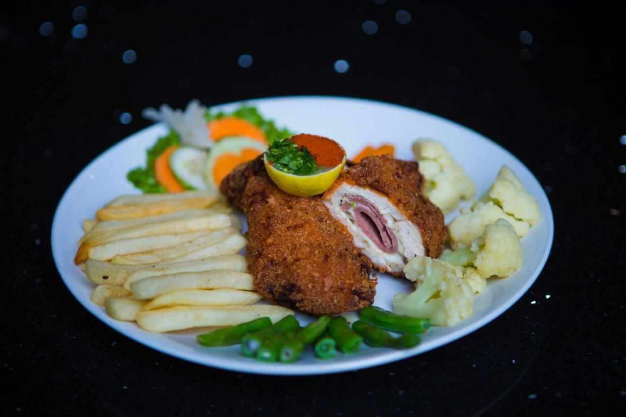 Hotel Baha Restaurant And Cafe Bhatgoan Екстериор снимка